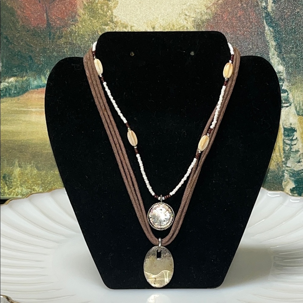 Layered Boho Necklace Set – Beads, Suede & Pendant